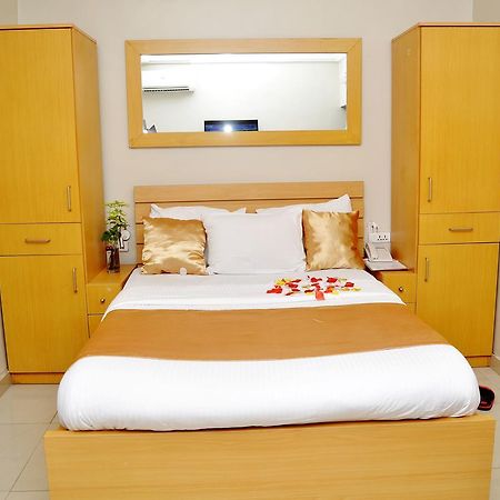 Primal Hotel Isaac John Gra Ikeja Esterno foto
