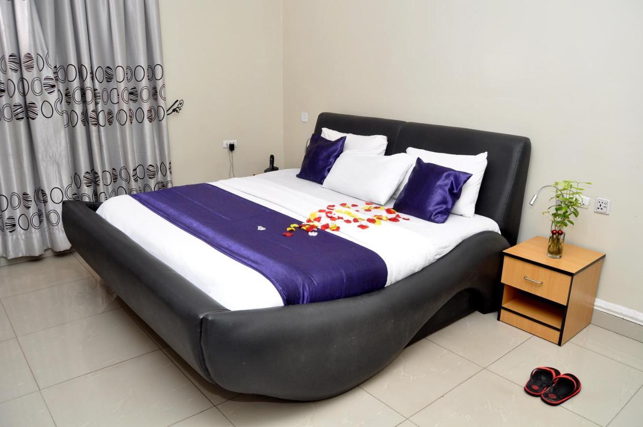 Primal Hotel Isaac John Gra Ikeja Esterno foto