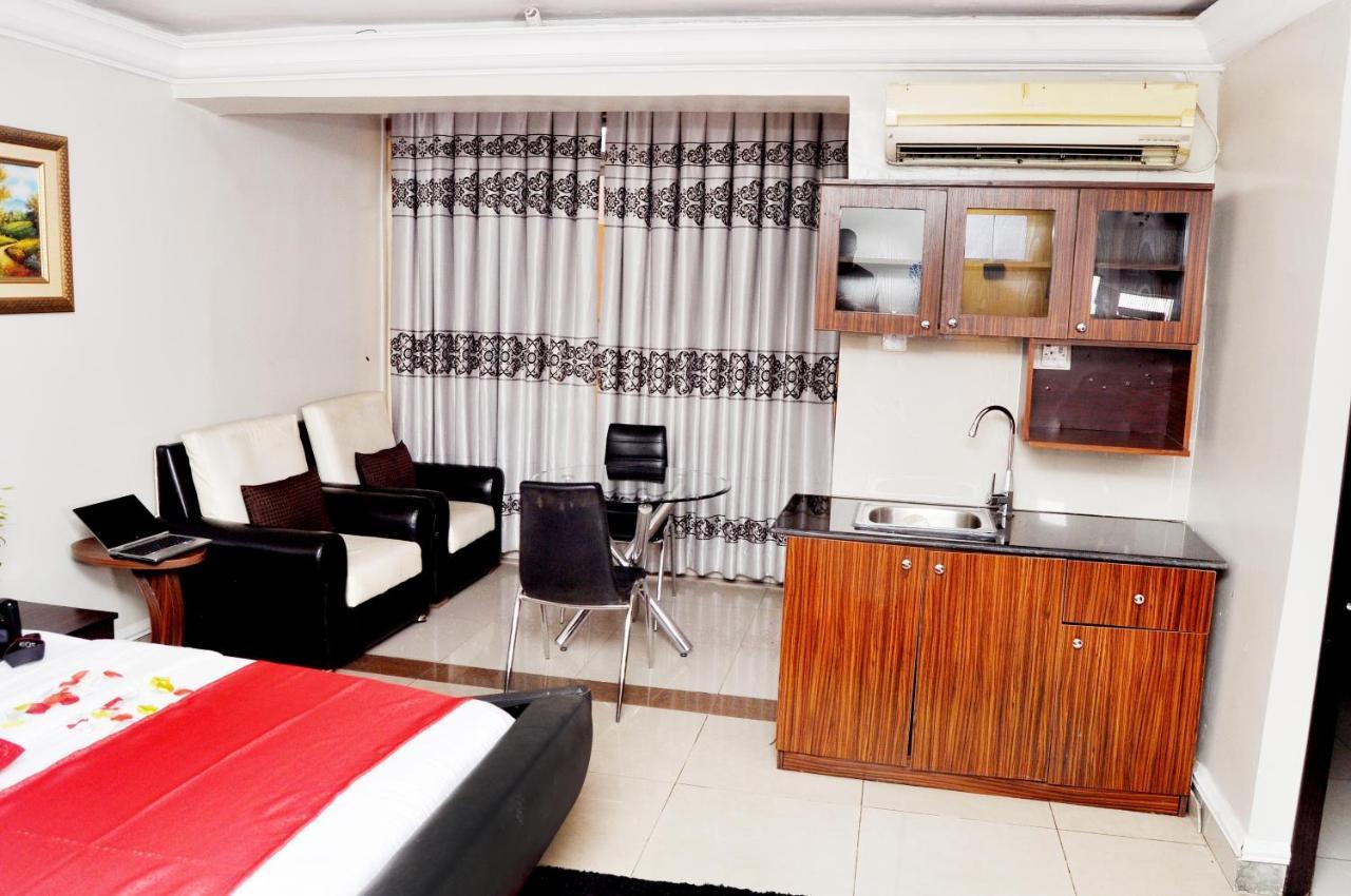 Primal Hotel Isaac John Gra Ikeja Esterno foto